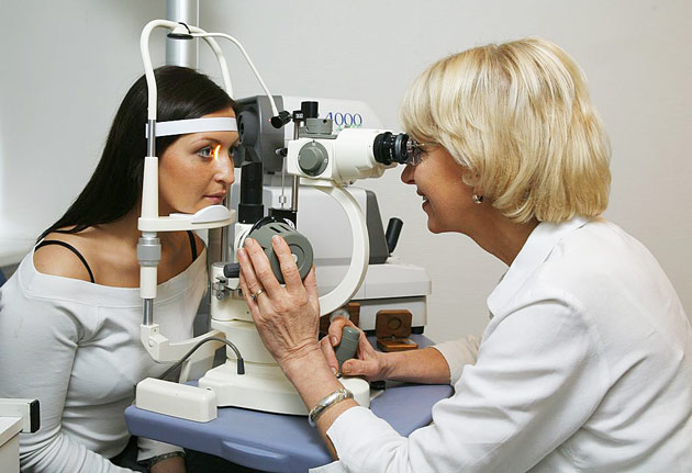 Лікар після обстеження побачить, чи є необхідність в заміні лінз або окулярів