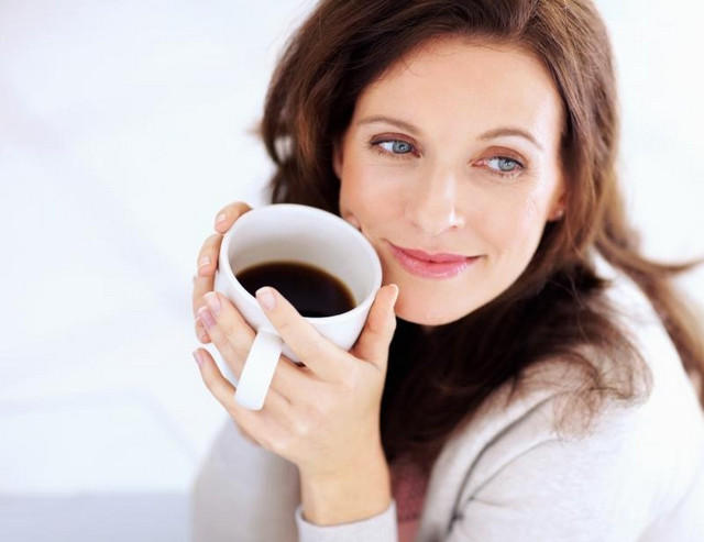 Пам'ятайте, що при надмірному вживанні кофеїну (більше 3 чашок чаю або кави в день) можливий зворотний ефект: замість очікуваного припливу сил з'явиться сонливість