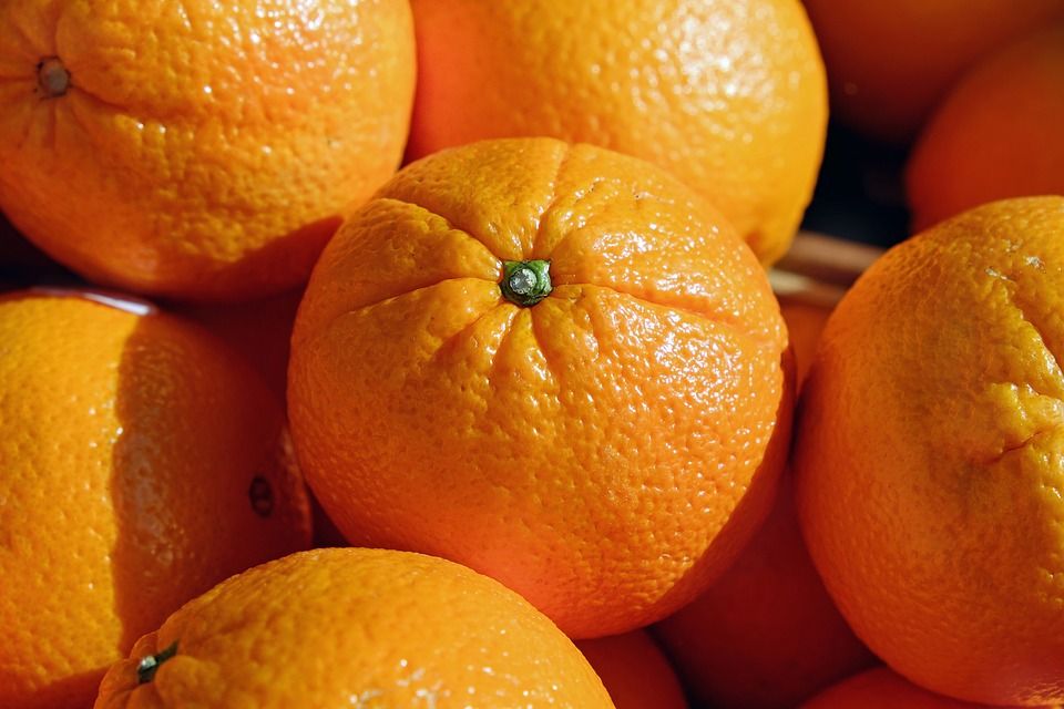 Апельсини корисні при гіпертонії, атеросклерозі, ожирінні, хворобах печінки, подагрі