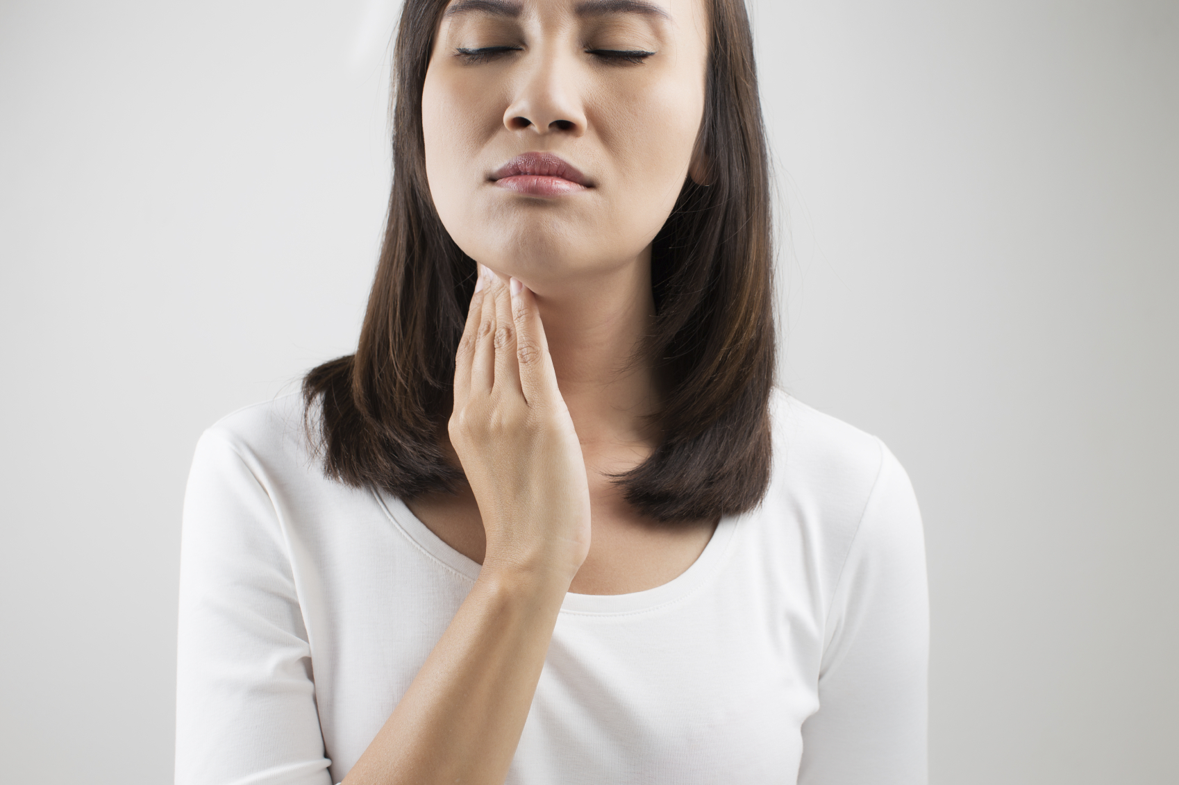 Вагітних може мучити слиз в горлі не тільки через захворювання носоглотки