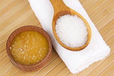 Одним з відомих і корисних методів зняття запалення є суміш з меду і солі (краще звичайно морської)