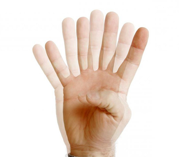 один палець перевищує за розміром другої;   Ви завжди бачите тільки один палець;   пальці зникають і з'являються, а Ви не можете нормально сфокусуватися;   лівий палець закриває яблуко, а правий розташовується дуже далеко від нього