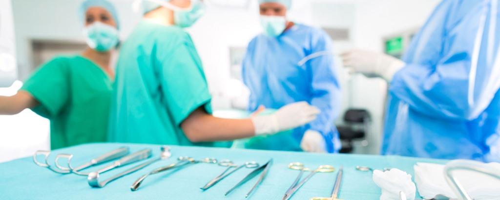 Завдання хірурга - видалити всю пухлину і в той же час зберегти прилеглі сухожилля, нерви і судини