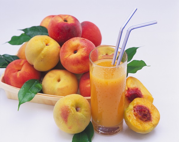 Корисні некислі фрукти і фреші соки, киселі, муси, йогурт і інші молочні продукти