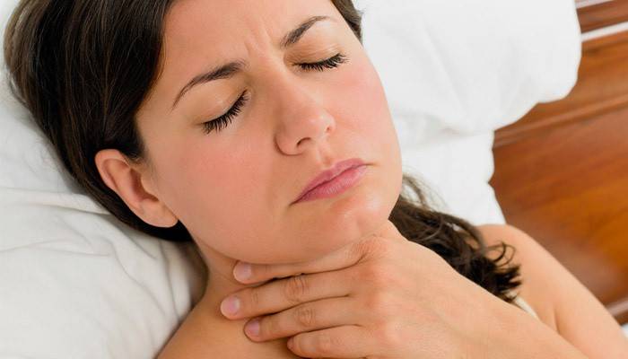 Симптоми і причини кома в горлі