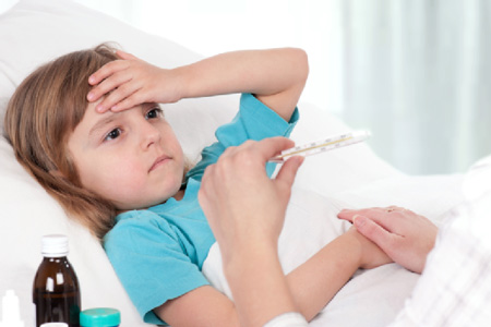Крім того, якщо у дитини закладений ніс або нежить від застуди та грипу, головний біль може привести до набухання пазух і болю в області обличчя