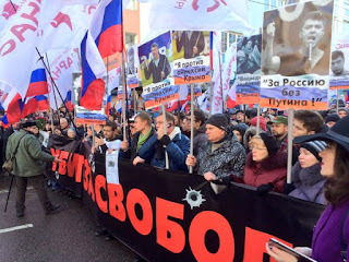 У столиці та інших містах Росії сьогодні відбулися акції в пам'ять про опозиційного політика Бориса Нємцова, нахабно убитим рік тому поблизу Кремля