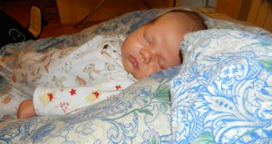 Новонароджений малюк є маленьким безпорадним чоловічком, без допомоги батьків він не зможе доглядати   Догляд за новонародженим не такий вже і складний, як здається на перший погляд