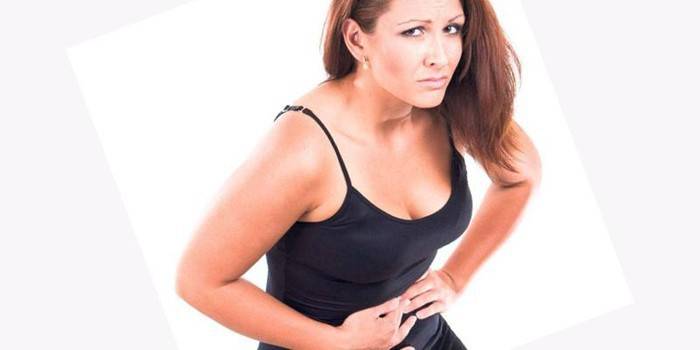 иррадиирущие до пупка ріжучі болі в животі;   вранці неприємний запах з рота;   спазми в лівому боці;   блювота, нудота, диспепсія