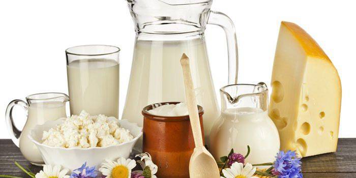 вживання кисломолочних продуктів: йогурт, кефір, ряжанка, молоко, нежирний сир, сир;   сухарі з білого хліба;   овочеві бульйони;   кисіль