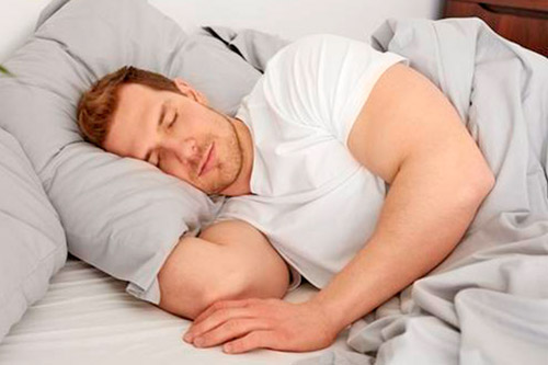 При гіпертонії і цукровому діабеті слід займатися гімнастикою або аеробікою, рекомендуються піші прогулянки і біг