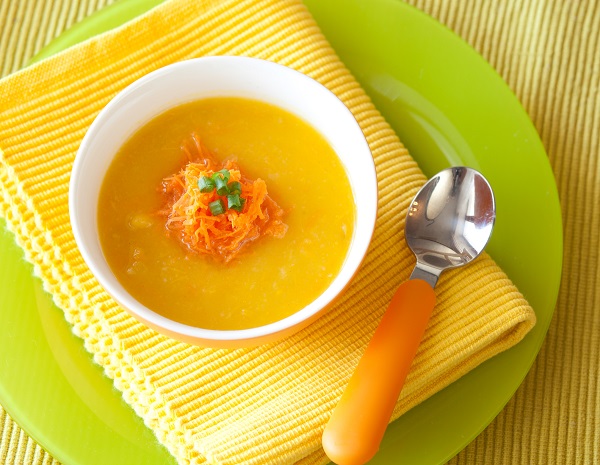 Супи можна починати готувати дитині в 9-12 місяців