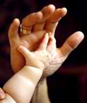 В ПЕРШІ ТИЖНЯ ЖИТТЯ дитина часто і безладно рухає руками і ногами