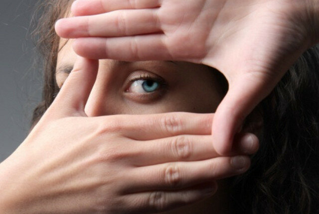 Ось ще чотири речі, які ви можете зробити - без хірургічного втручання - щоб допомогти молодості шкіри навколо очей