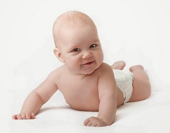 Настає третій, четвертий місяць, а малюк все ще не почав тримати голівку у вертикальному положенні