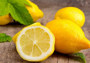 Говорячи про лимоні, багато хто відразу ж ідентифікують плід з вітаміном С