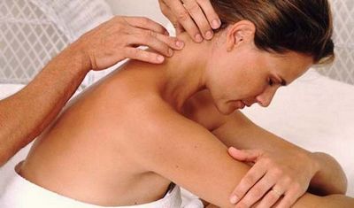 Така небезпечна локалізація випинання диска повинна лікуватися комплексно, і масаж при цьому займає не останнє місце