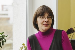 Інтенсивне використання ядерної енергії в мирних (атомні електростанції і аварії на них), а також оборонних цілях (випробування ядерної зброї) призвело до глобального забруднення біосфери штучними радіоактивними речовинами