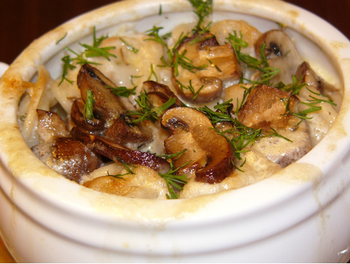 Пісну картоплю з грибами в горщику