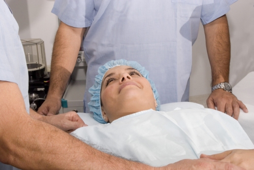 Крім того, на тлі ракової інтоксикації людина починає помітно втрачати у вазі, скаржиться на загальну слабкість, погіршення апетиту, проблеми зі сном