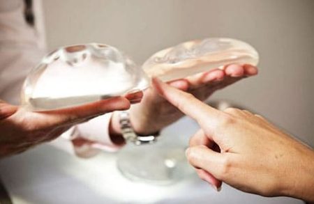 Багато жінок схиляються до переконання, що сучасна пластична операція допоможе подолати всі страхи і проблеми, пов'язані із зовнішністю і красою