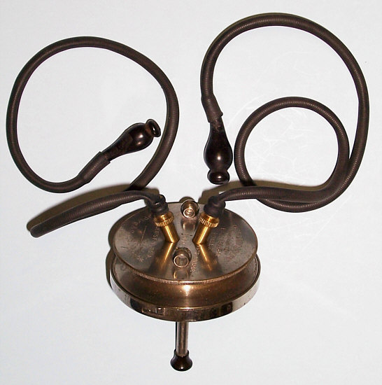 Tuo pačiu metu šiuo metu populiariausias tarp medicinos darbuotojų yra stetoskopo ir fonendoskopo - stetofonendoskopo - kombinuota versija („du viename“)