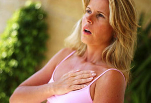 Болі в грудях, відчуття нестачі повітря є одним з ознак абстинентного синдрому