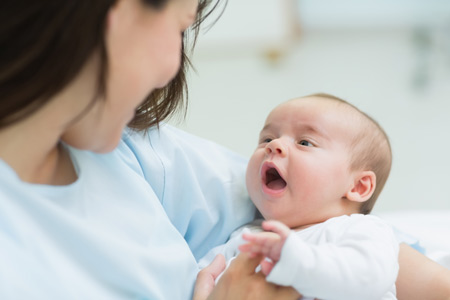 Через перипетій подорожі по родових шляхах малюк може з'явитися на світ з несиметричною головою, а іноді - ще й з шишкою (кефалогематомою) або набряком (так званим родовим)