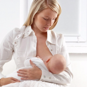 При грудному вигодовуванні у 96% жінок спрацьовують механізми природного захисту від вагітності за принципом лактаційної аменореї