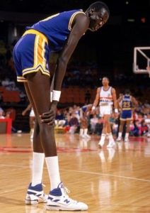 Найвищий баскетболіст Мануте Бол народився в родині вождя племені Дінка, його зростання становило 2 метри і 31 сантиметр