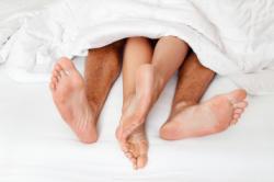 Як і інші венеричні захворювання,   гонорея   передається, в основному, статевим шляхом