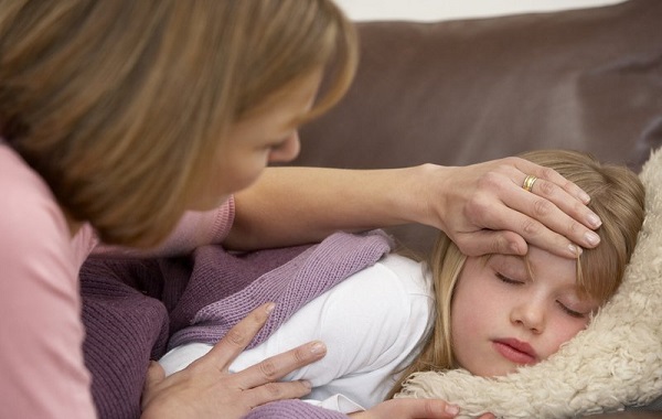 Якщо головний біль у дитини виникає на тлі простудного захворювання, питань не буває