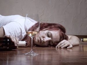 У жіночому організмі алкоголь тримається приблизно на 20% довше, ніж в чоловічому