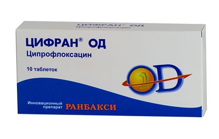 У ряді випадків антибіотики призначають при вірусному катаральном бронхіті в профілактичних цілях, якщо ризик приєднання бактеріальної інфекції підвищений або вона може призвести до тяжких ускладнень (наприклад, хворий літня людина або маленька дитина зі зниженою опірністю інфекцій)