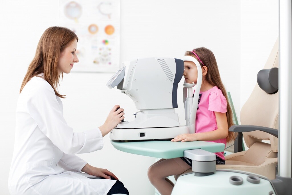 Так само лікар даної спеціальності може стати в нагоді в тому випадку, якщо у дитини з'явилася очна інфекція або алергія