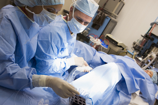 Методика передбачає хірургічне видалення пухлини разом з неракові клітинами, що знаходяться на кордоні з ураженої тканиною