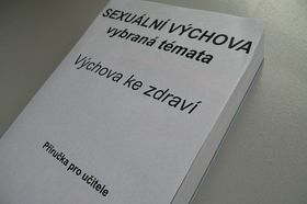 В кінці наступного тижня з ними зустрінеться міністр освіти Йозеф Добеші, який готовий йти на деякі компроміси, але з думкою керівництва батьківського комітету, що сексуальним виховання дітей повинні займатися батьки, тому що саме вони відчувають, коли дитина до цього готовий, мабуть, не згоден