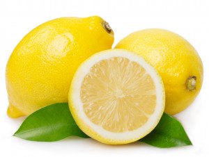 Вода з лимоном - це натуральний напій, яким легко можна втамувати спрагу, при цьому організм отримає масу вітамінів і корисних речовин, завдяки яким людина зарядитися енергією і гарним настроєм