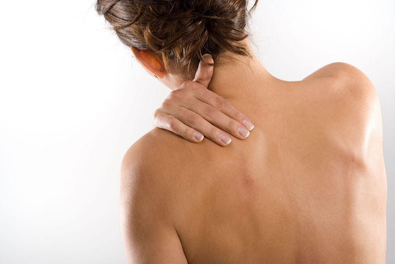 Операція по зменшенню грудей допомагає полегшити емоційний дискомфорт, пов'язаний з надмірно великими грудьми, а також прибрати фізичний біль зі спини, викликану тягарем грудей