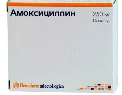 Існує багато спреїв, які містять антибіотики в своєму складі для більш ефективного лікування хвороби