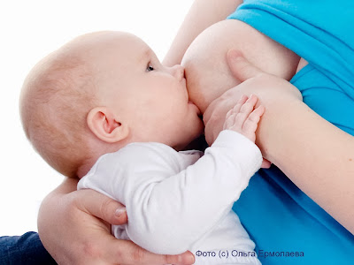 Щоб докласти вашого малюка до грудей добре, спробуйте вчинити таким чином